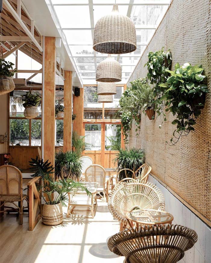 Ánh sáng tự nhiên giúp màu sắc quán cafe trở nên trung thực, sống động