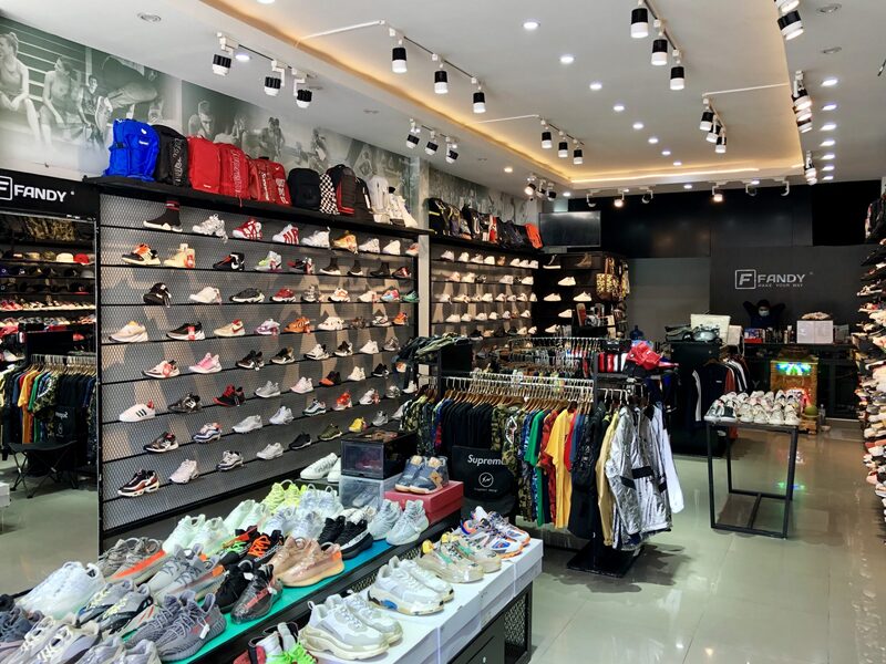 Shop thể thao thiết kế hình ống ngày càng trở nên phổ biến