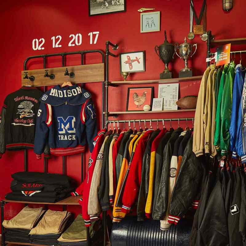 Phong cách thiết kế Vintage phù hợp với shop thể thao dành cho nữ