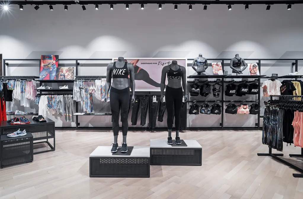 Bố cục shop thể thao cần khoa học, hợp lý để giúp khách hàng dễ dàng di chuyển và tìm kiếm sản phẩm
