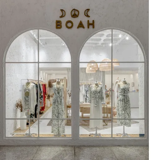 Thiết kế mặt tiền shop quần áo ấn tượng